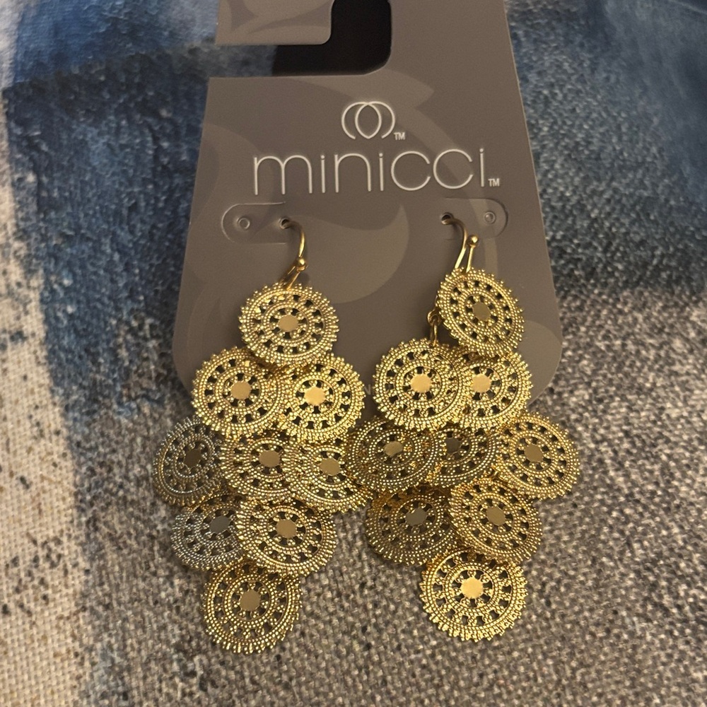 Minicci Gold Filigree Cluster Dangle Earrings